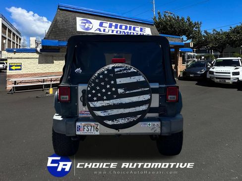 Used 2018 Jeep Wrangler Unlimited Sahara AWD/4WD image 7
