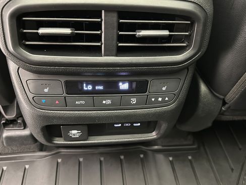 Used 2025 Honda Pilot Elite image 12