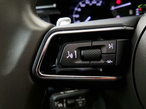 Used 2024 Porsche Macan AWD/4WD image 61