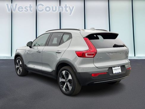 Certified 2025 Volvo XC40 B5 Plus AWD/4WD image 7
