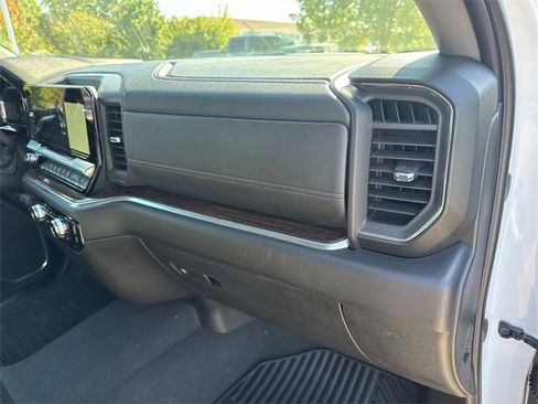 Used 2025 GMC Sierra 1500 SLE image 23