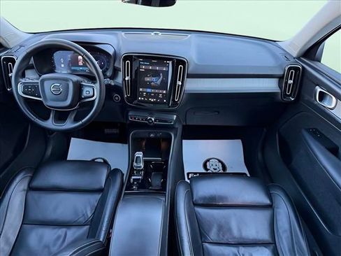 Used 2023 Volvo XC40 B5 Plus image 27