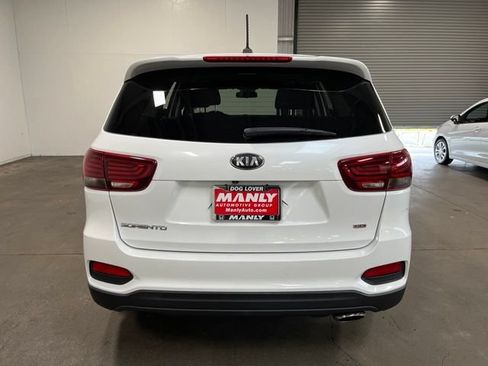 Used 2019 Kia Sorento FWD image 4