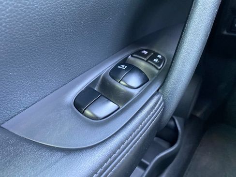 Used 2017 Nissan Rogue SV w/ SV Premium Package FWD image 31
