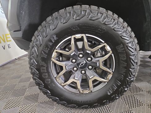 Used 2024 Chevrolet Colorado ZR2 w/ Safety Package AWD/4WD image 34