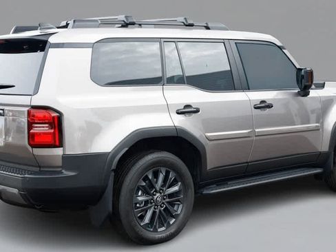 Used 2025 Toyota Land Cruiser image 5