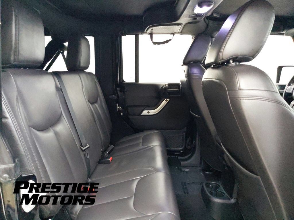 Used 2015 Jeep Wrangler Unlimited Rubicon w/ Connectivity Group AWD/4WD image 41