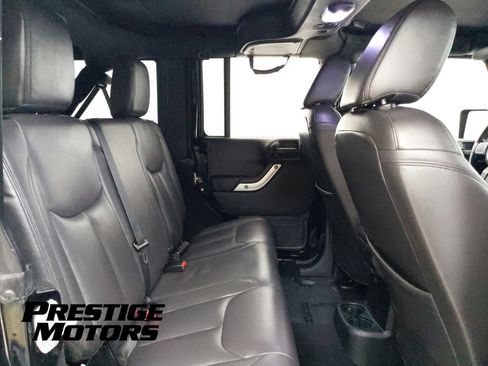 Used 2015 Jeep Wrangler Unlimited Rubicon w/ Connectivity Group AWD/4WD image 41
