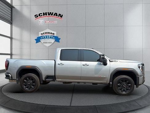 Used 2025 GMC Sierra 2500 AT4 AWD/4WD image 3