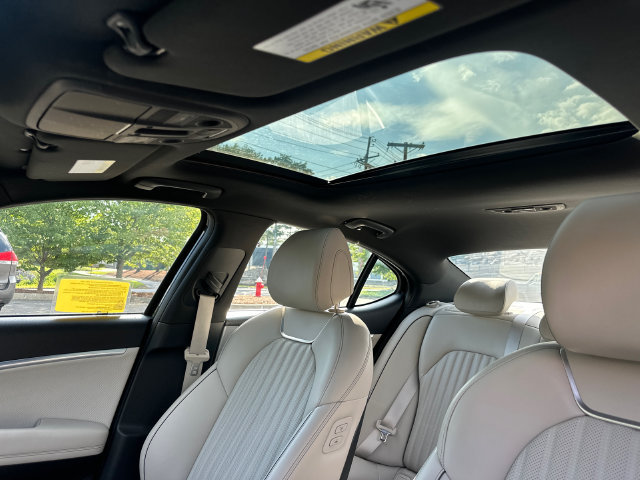 Used 2022 Genesis G70 2.0T w/ Prestige Package RWD image 29