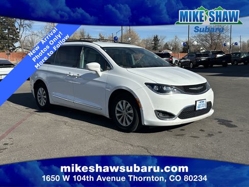 Used 2017 Chrysler Pacifica Touring-L image 18