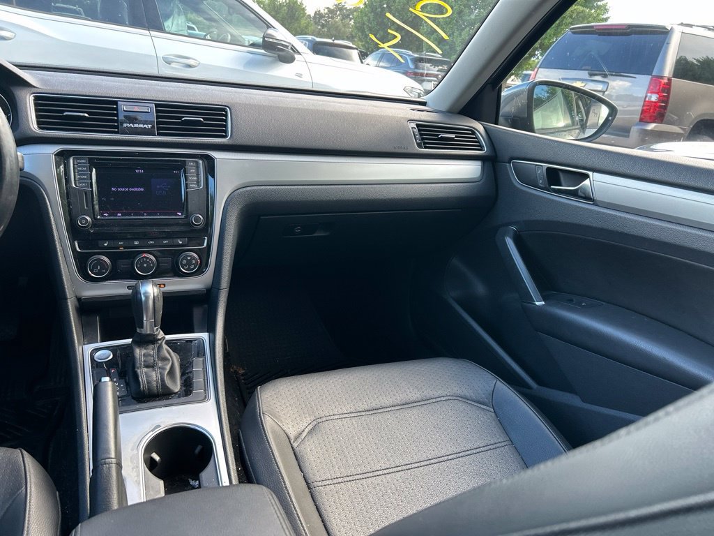 Used 2019 Volkswagen Passat 2.0T Wolfsburg w/ Wheels & Sunroof Package FWD image 8