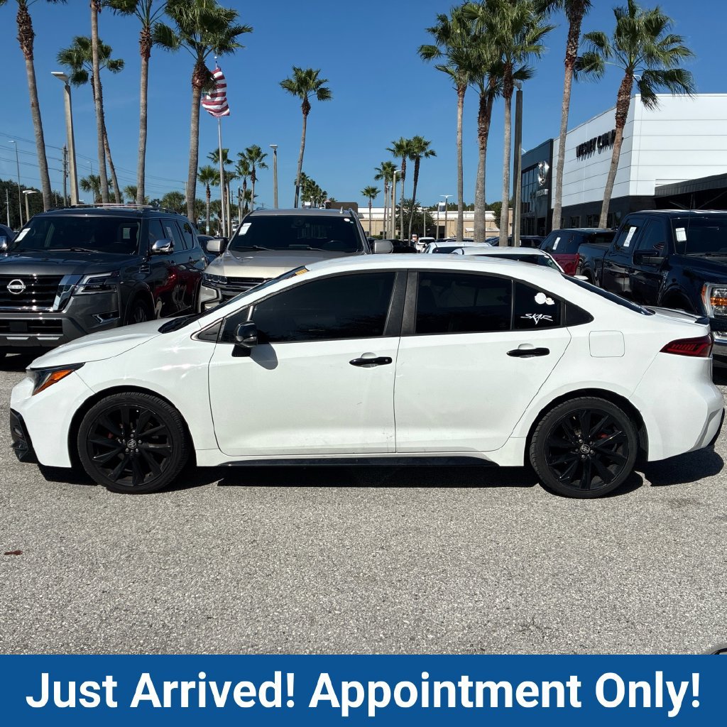 Used 2022 Toyota Corolla SE FWD image 3