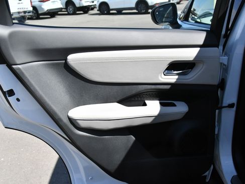 Used 2024 Nissan Ariya AWD image 41