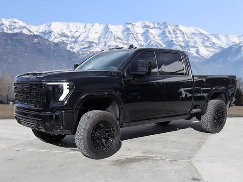 Used 2025 GMC Sierra 2500 AT4X image 2