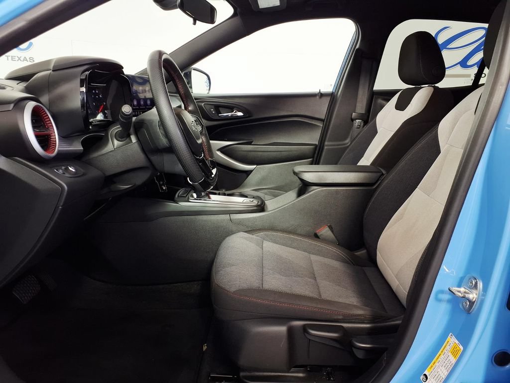 Used 2024 Chevrolet Trax RS FWD image 8