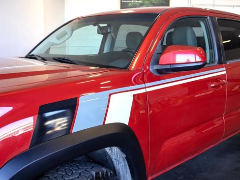 Used 2017 Toyota Tacoma SR5 RWD image 16