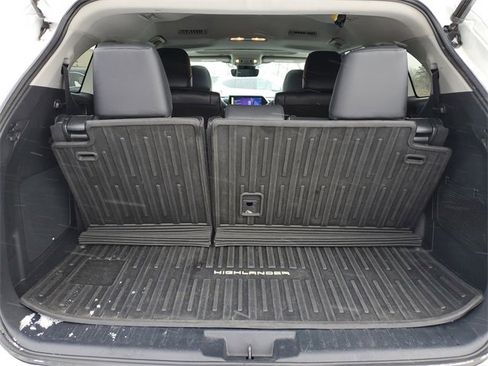 Used 2023 Toyota Highlander Limited image 7