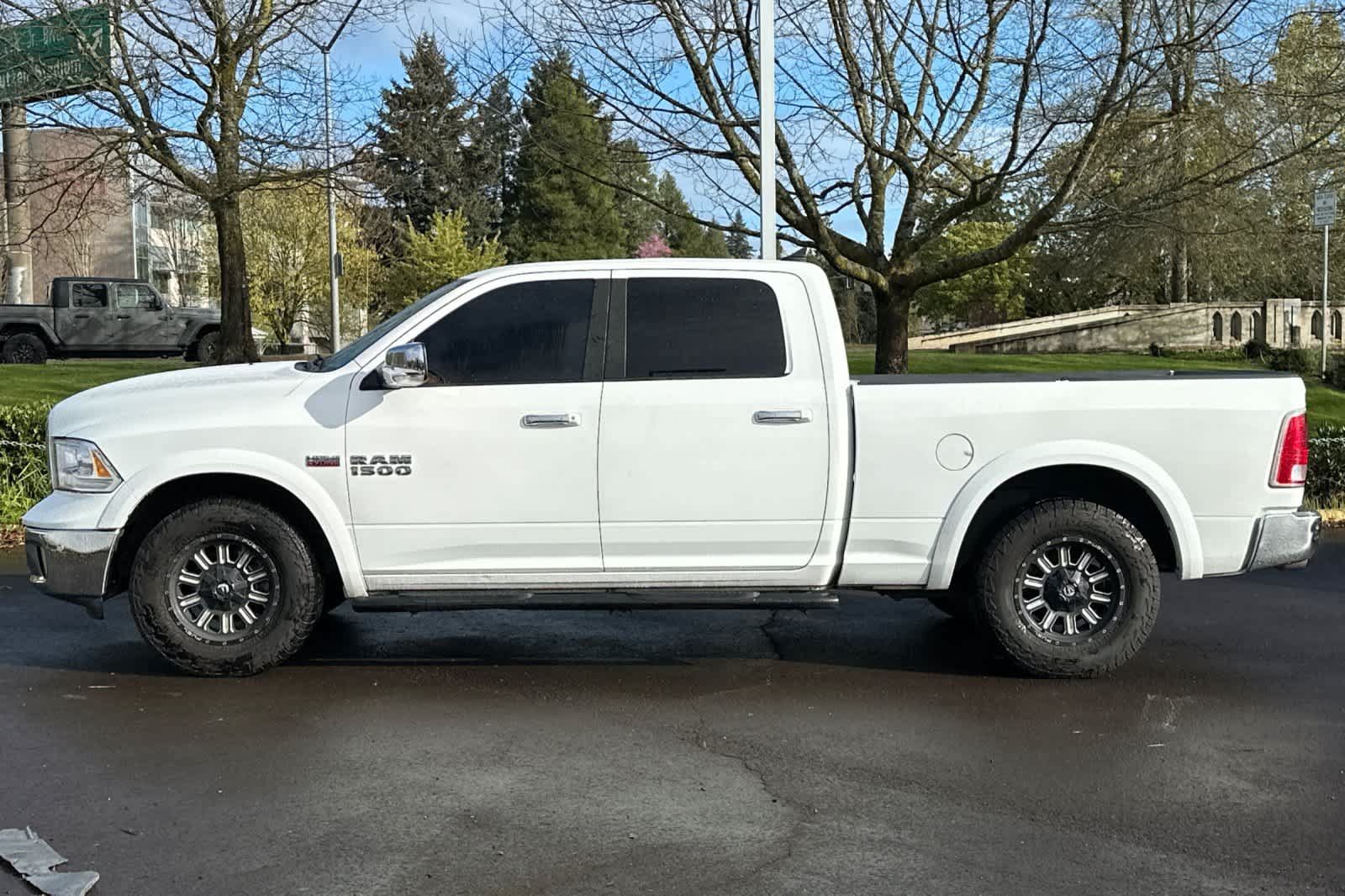 Used 2014 RAM 1500 Laramie w/ Convenience Group AWD/4WD image 5