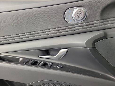 New 2025 Hyundai Elantra Limited image 23