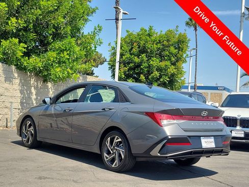 Used 2025 Hyundai Elantra SEL FWD image 2