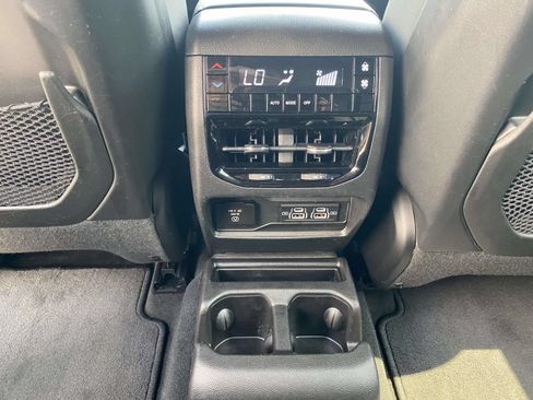 Used 2022 Jeep Grand Cherokee L Laredo RWD image 12
