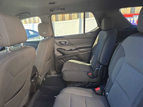 Used 2023 Chevrolet Traverse LT image 13