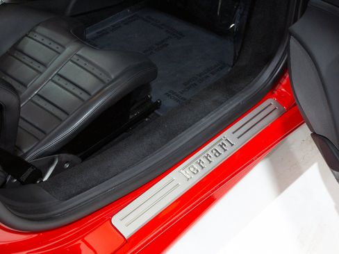 Used 2018 Ferrari 488 GTB RWD image 14