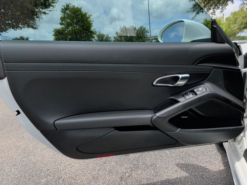 Used 2018 Porsche 718 Cayman RWD image 27