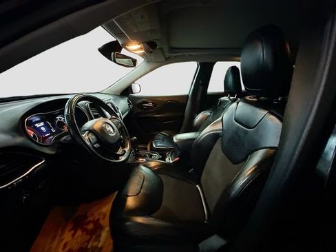 Used 2019 Jeep Cherokee Latitude Plus image 20