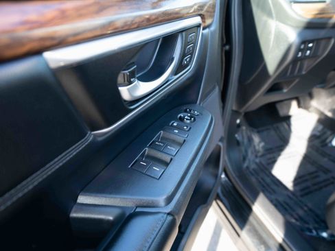 Used 2018 Honda CR-V Touring image 7