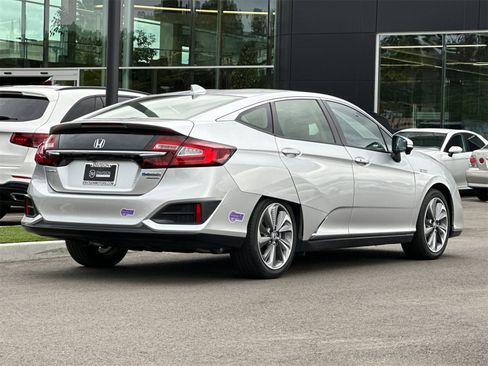 Used 2018 Honda Clarity Touring image 3