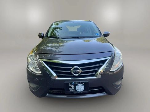 Used 2015 Nissan Versa SV FWD image 2