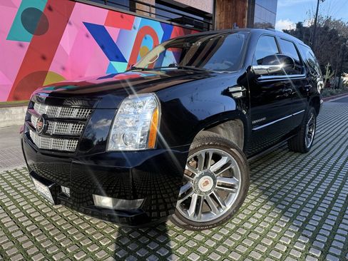Used 2013 Cadillac Escalade Premium image 1
