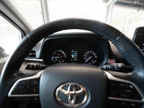 Used 2021 Toyota Sienna XLE AWD/4WD image 15