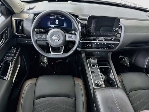 Used 2025 Nissan Pathfinder Platinum w/ Cargo Package AWD/4WD image 3
