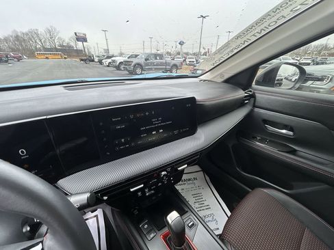 Used 2025 Nissan Kicks SR AWD/4WD image 12