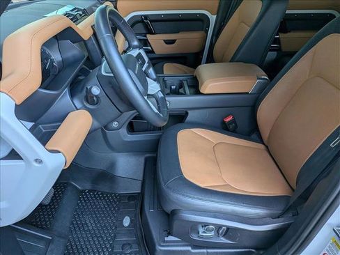 Certified 2023 Land Rover Defender 130 X-Dynamic SE AWD/4WD image 17