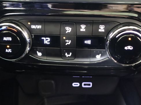 Used 2024 Chevrolet Trax LT w/ Sunroof Package image 26