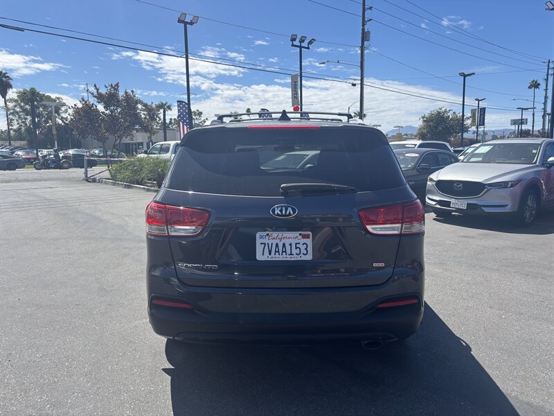 Used 2017 Kia Sorento FWD image 4