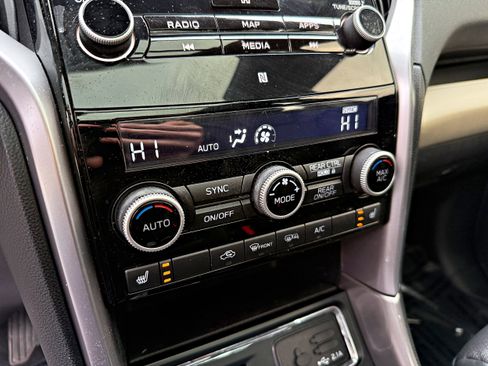 Used 2022 Subaru Ascent Limited w/ Technology Package AWD/4WD image 18