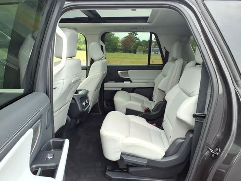 Used 2025 Ford Expedition Max Platinum w/ Driver's Package AWD/4WD image 11