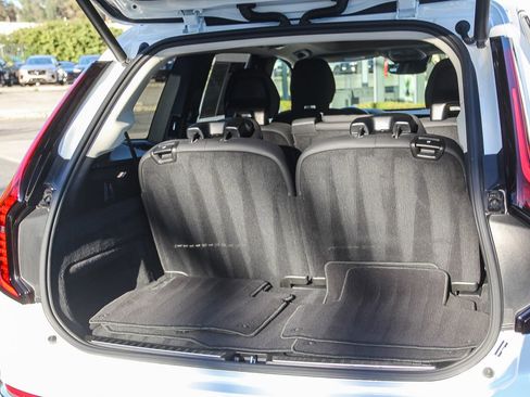 Used 2025 Volvo XC90 B5 Plus image 23