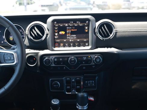 Used 2023 Jeep Wrangler Unlimited Sahara w/ Cold Weather Group AWD/4WD image 32