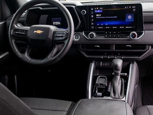 Used 2025 Chevrolet Colorado W/T RWD image 24