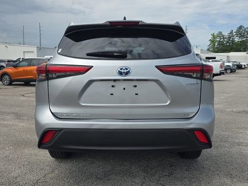 Used 2023 Toyota Highlander LE image 4