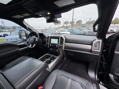Used 2017 Ford F250 Platinum w/ Platinum Ultimate Package AWD/4WD image 29