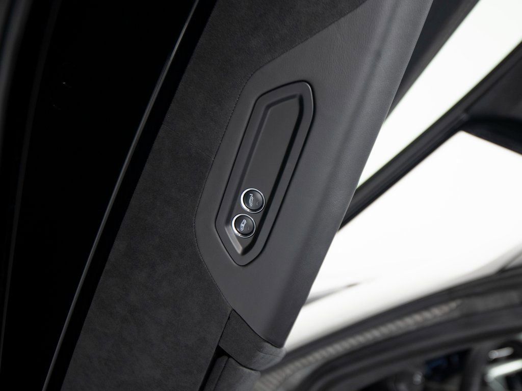 Used 2025 McLaren 750S RWD image 11