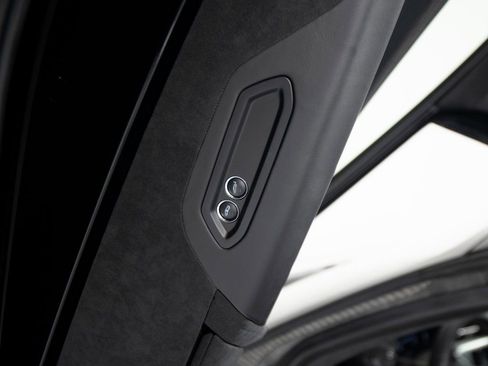 Used 2025 McLaren 750S image 11