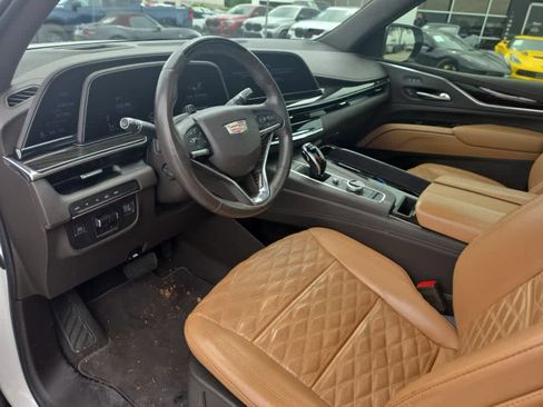 Used 2022 Cadillac Escalade ESV Premium Luxury w/ Performance Package AWD/4WD image 7